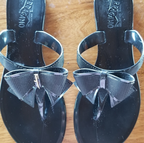 SOLD!!!SALVATORE FERRAGAMO bow jelly thong sandal. - Picture 1 of 3
